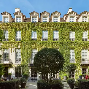 Hotel Le Pavillon De La Reine & Spa, Place Des Vosges, Paris