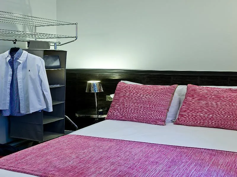Hotel Antin Trinite Paris 3*,
